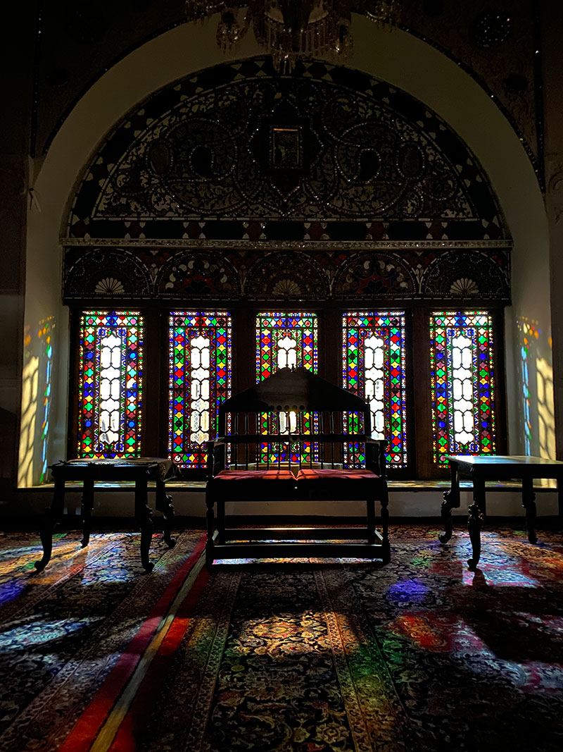 تالار میانی، تالار آیین، اجتماع و شکوه خانوادگی